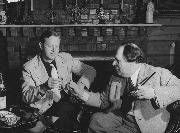 Американский писатель Эрскин Колдуэлл пьёт коньяк с Советским писателем Алексеем Толстым