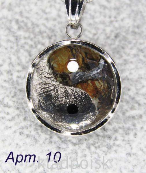 Кулон Инь-Янь с метеоритами Muonionalusta и Sericho, арт 10