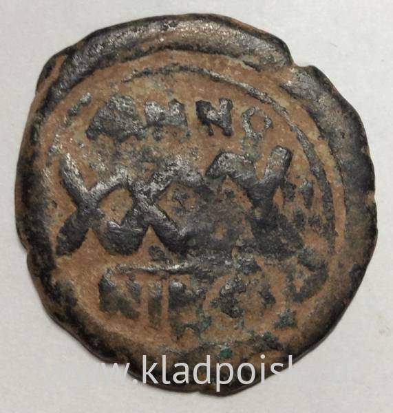 Анонимный фоллис - византийская монета 11 век Анонимный фоллис - византийская монета 11 век