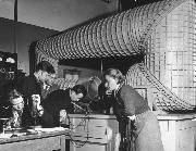 Проведение испытаний в лаборатории аэродинамики в университете в Москве. 