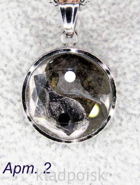 Кулон Инь-Янь с метеоритами Muonionalusta и Sericho