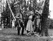 Актриса Любовь Орлова в перерыве между съёмками фильма