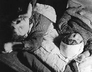 Бомбоубежище в метро. Дети. 