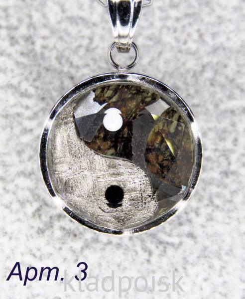 Кулон Инь-Янь с метеоритами Muonionalusta и Sericho, арт 3