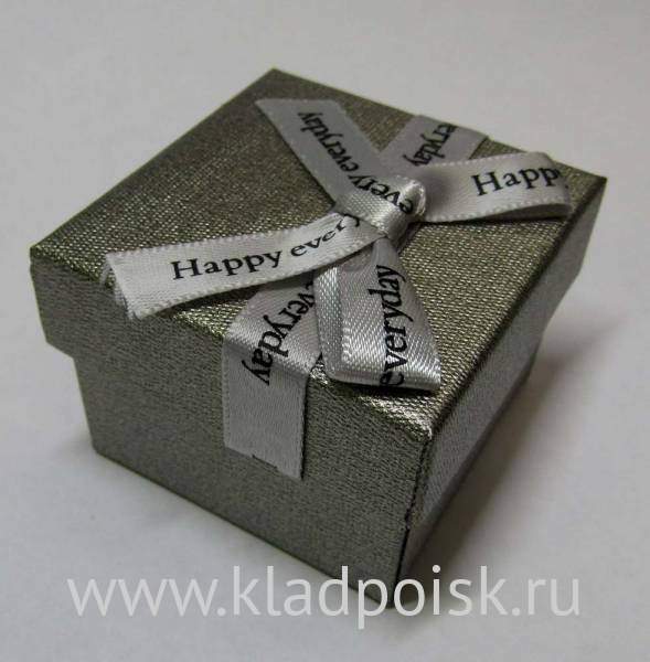 Коробка подарочная 5х5х4 см., цвет серебро, с бархатной подложкой Коробка подарочная 5х5х4 см., цвет серебро, с бархатной подложкой