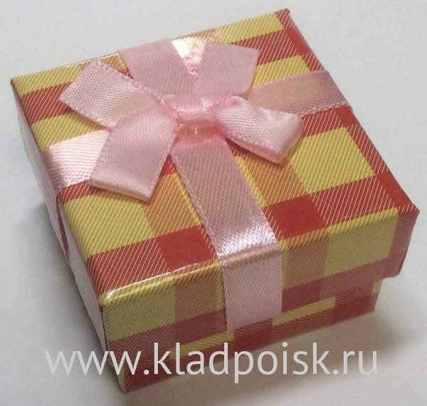 Коробка подарочная шотландка желто-красная Коробка подарочная шотландка желто-красная