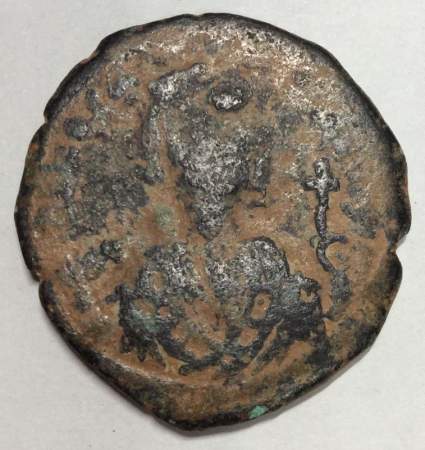 Анонимный фоллис - византийская монета 11 век