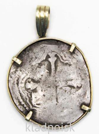 Медальон, изготовленный из испанской монеты 1641 года Пиастр, Макукин (8 реалов), монетный двор Мехико