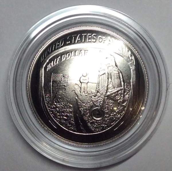 Монета 50 центов США Аполлон 11, 2019, с сертификатом, в картонной коробке, UNC