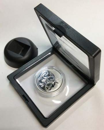 Футляр-рамка для презентации монет с подставкой, 90x90 черная