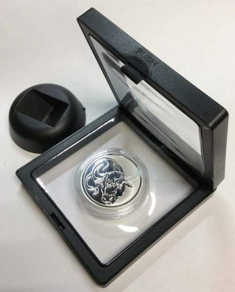 Футляр-рамка для презентации монет с подставкой, 90x90 черная