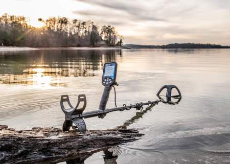 Металлоискатель Nokta Double Score 2 с катушкой 12x9″ DD + наушники Bluetooth aptX