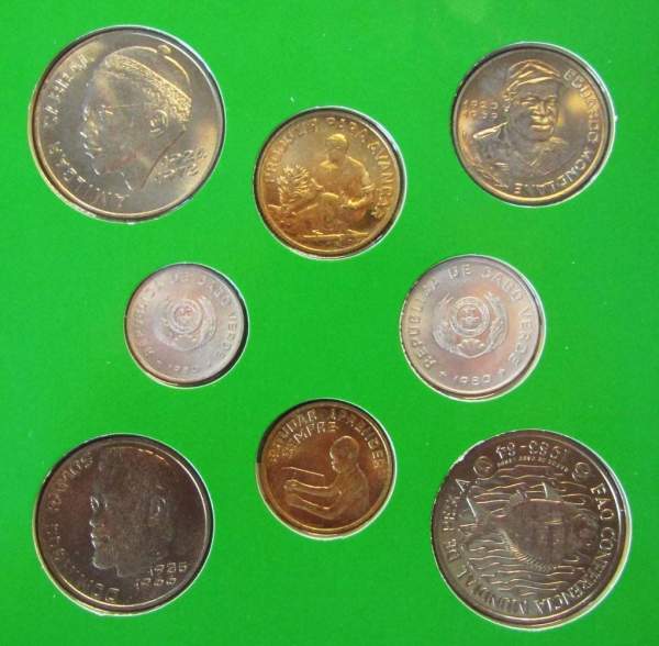 Набор монет Кабо-Верде Растения 1984, 8 монет в буклете