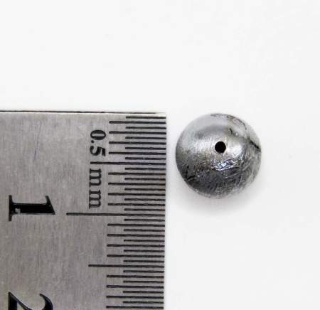 Шар 8 мм с отверстием из метеорита Muonionalusta