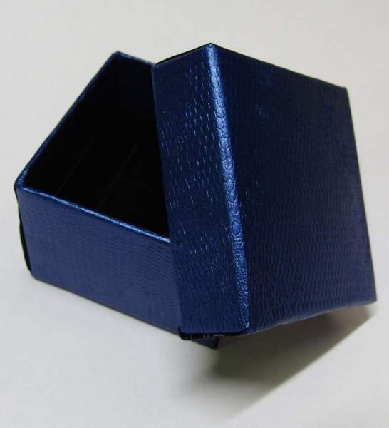 Коробка подарочная синяя 5х5х4 см с бархатной подложкой Коробка подарочная синяя 5х5х4 см с бархатной подложкой