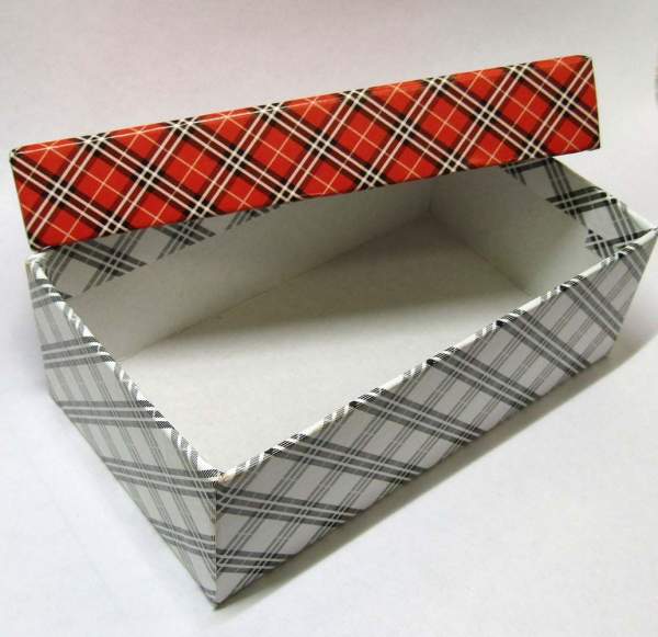 Коробка подарочная прямоугольная 11,5х6,5х4 см, красная шотландка с наполнителем Коробка подарочная прямоугольная 11,5х6,5х4 см, красная шотландка с наполнителем