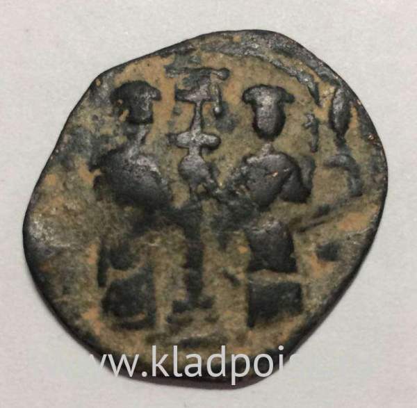 Фоллис (40 нумиев) - византийская монета Конец XI века. Константин X и Евдокия Фоллис (40 нумиев) - византийская монета Конец XI века. Константин X и Евдокия