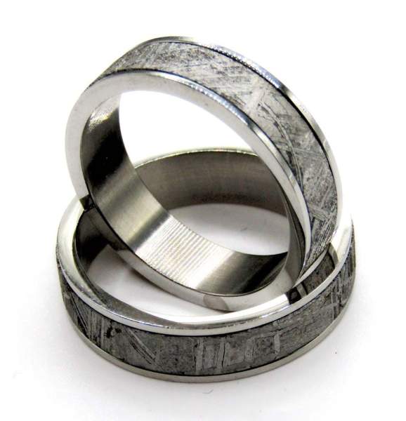 Кольцо с метеоритом Muonionalusta Кольцо с метеоритом Muonionalusta