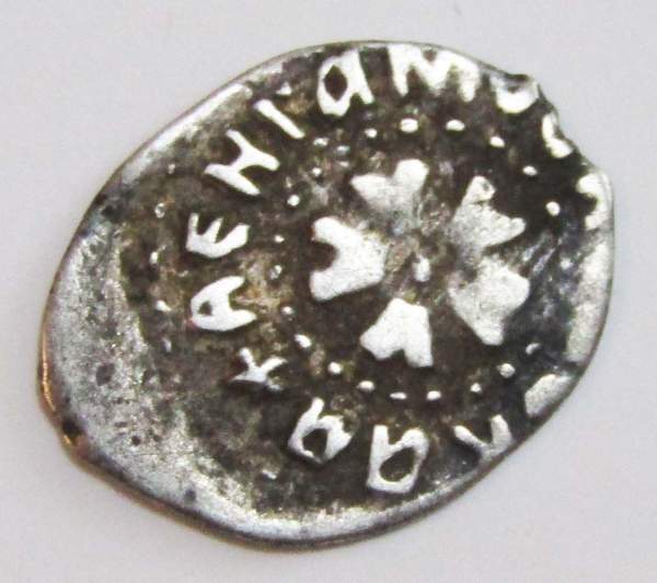 Денга Василий II Васильевич «Тёмный», серебро, Московская денга с цветами Денга Василий II Васильевич «Тёмный», серебро, Московская денга с цветами