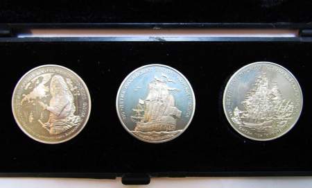 Набор жетонов ГОЗНАКа «300 лет Российскму военно-морскому флоту» в футляре (Апраксин)