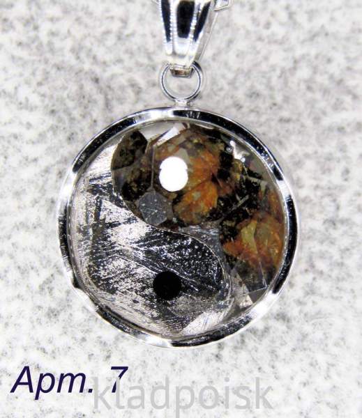 Кулон Инь-Янь с метеоритами Muonionalusta и Sericho, арт 7