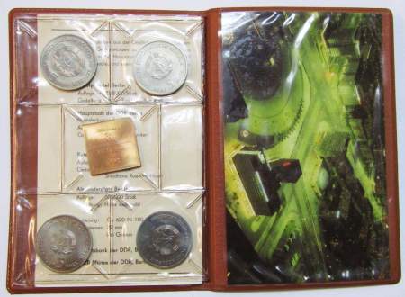 Набор монет 5 марок 1987 ГДР, 750 лет Берлину, 4 монеты и жетон, в альбоме