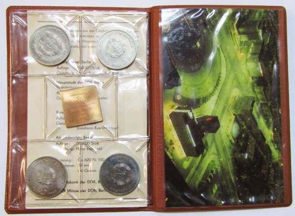 Набор монет 5 марок 1987 ГДР, 750 лет Берлину, 4 монеты и жетон, в альбоме