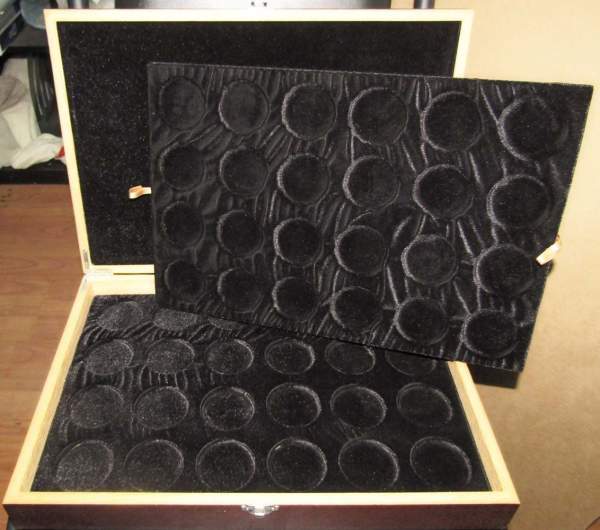 Футляр для 48 серебряных монет 3 рубля, б/у