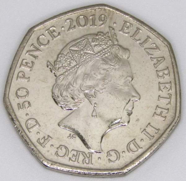 Юбилейная монета 50 пенсов 2019 года Медвежонок Паддингтон у собора Святого Петра из серии 60 лет Медвежоноку Паддингтону