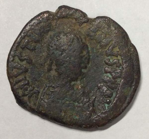 Фоллис (40 нумиев) - византийская монета 518-527 гг. (арт. 5) Фоллис (40 нумиев) - византийская монета 518-527 гг. (арт. 5)