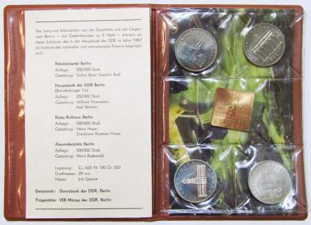 Набор монет 5 марок 1987 ГДР, 750 лет Берлину, 4 монеты и жетон, в альбоме