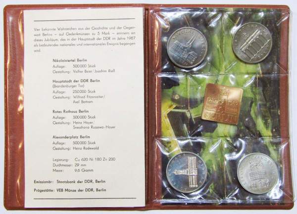 Набор монет 5 марок 1987 ГДР, 750 лет Берлину, 4 монеты и жетон, в альбоме