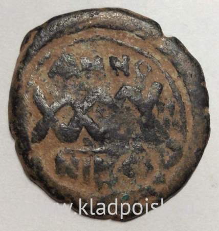 Анонимный фоллис - византийская монета 11 век