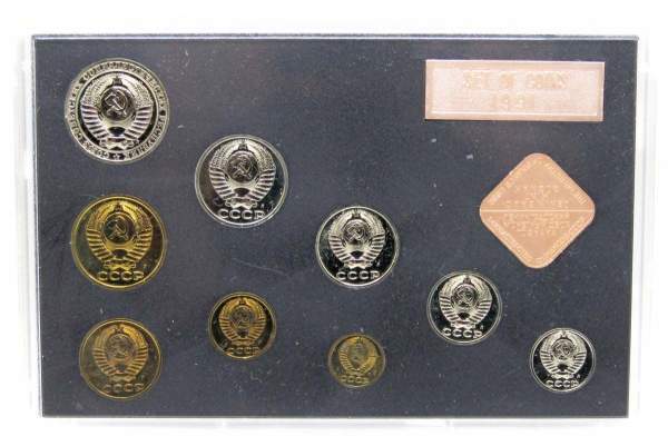 Набор регулярных монет СССР 1991 года с жетоном ленинградского монетного двора Набор регулярных монет СССР 1991 года с жетоном ленинградского монетного двора