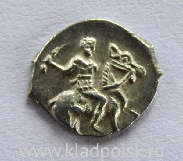 Денга Иван IV Васильевич Грозный (чешуя), серебро, до 1547 года, арт 18 Денга Иван IV Васильевич Грозный (чешуя), серебро, до 1547 года, арт 18