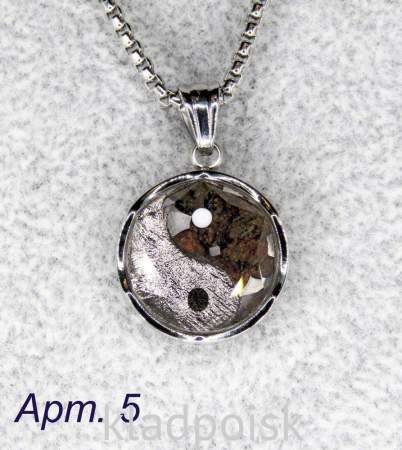 Кулон Инь-Янь с метеоритами Muonionalusta и Sericho, арт 5