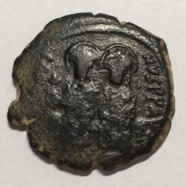 Фоллис (40 нумиев) - византийская монета Конец XI века. Константин X и Евдокия (Арт 2) Фоллис (40 нумиев) - византийская монета Конец XI века. Константин X и Евдокия (Арт 2)