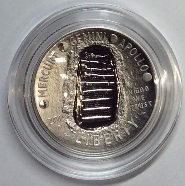 Монета 50 центов США Аполлон 11, 2019, с сертификатом, в картонной коробке, Proof