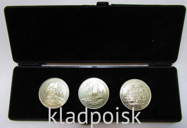 Набор жетонов ГОЗНАКа «300 лет Российскму военно-морскому флоту» в футляре (Петр 1) Набор жетонов ГОЗНАКа «300 лет Российскму военно-морскому флоту» в футляре (Петр 1)