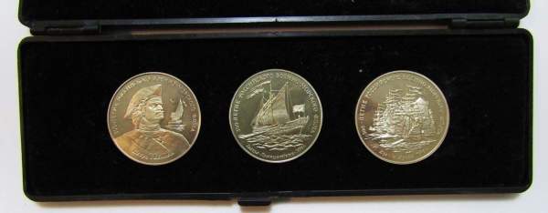 Набор жетонов ГОЗНАКа «300 лет Российскму военно-морскому флоту» в футляре (Петр 1) Набор жетонов ГОЗНАКа «300 лет Российскму военно-морскому флоту» в футляре (Петр 1)