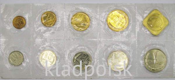 Набор регулярных монет СССР 1990 года с жетоном московского монетного двора Набор регулярных монет СССР 1990 года с жетоном московского монетного двора