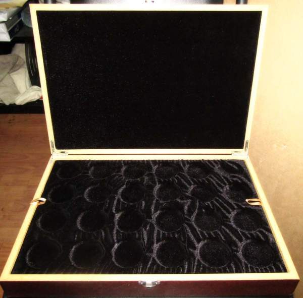 Футляр для 48 серебряных монет 3 рубля, б/у